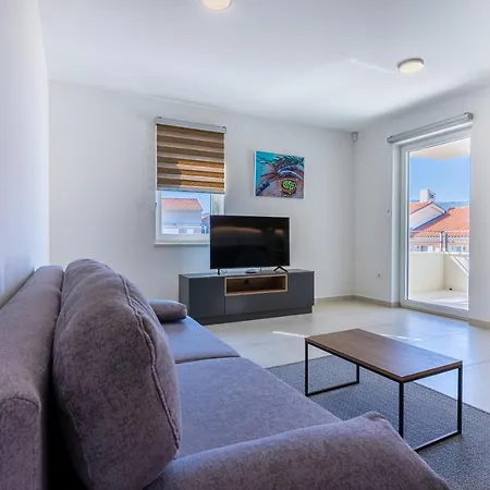 Sunset Apartment Cres